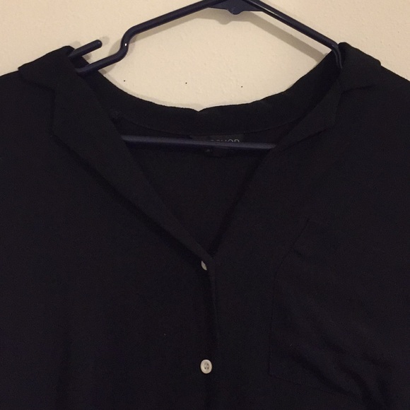 Topshop cropped button down blouse with pocket - Picture 2 of 4